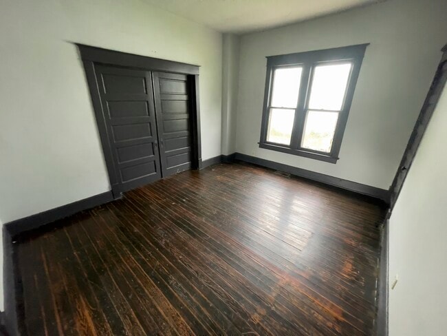 Building Photo - 103 N Beard St