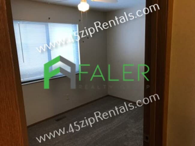 Building Photo - Spacious Ground Floor Condo with Patio