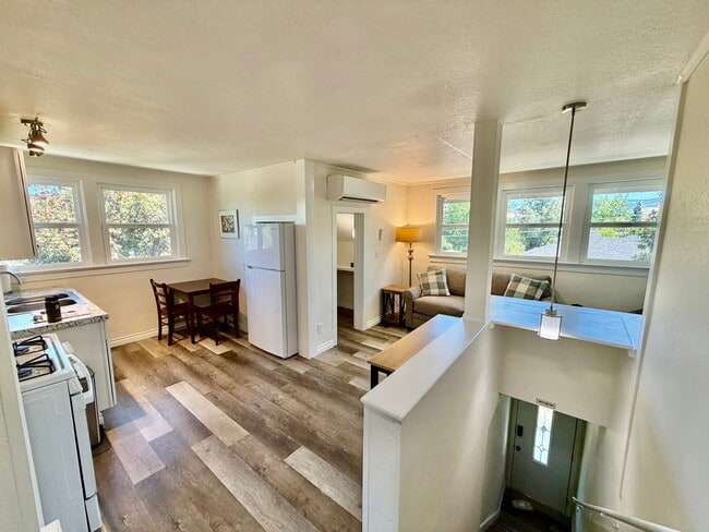 Building Photo - 487 Scenic Dr