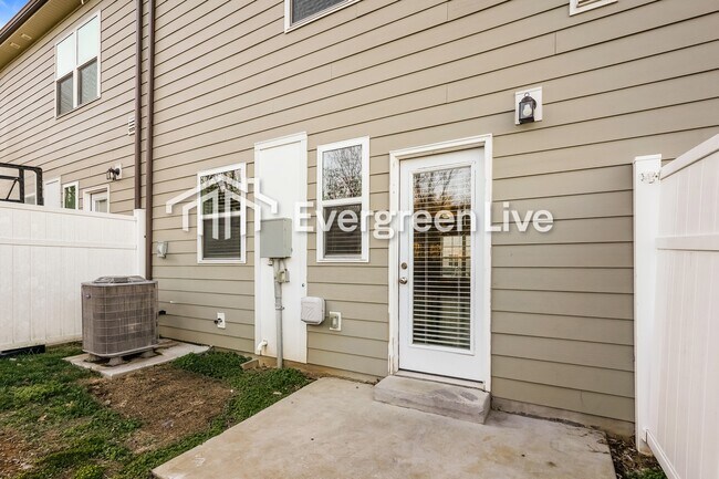 Building Photo - 921 Hamilton Cross Dr