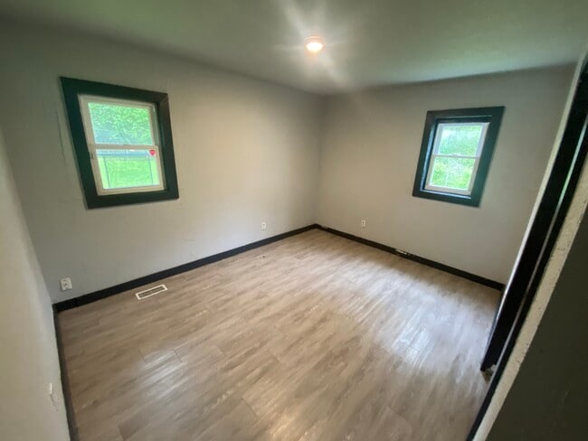 Building Photo - 908 Shasta Dr