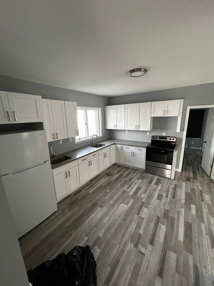 Primary Photo - 19 Landfield Ave