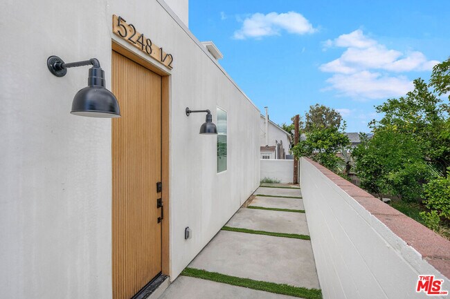 Building Photo - 5248 Auckland Ave