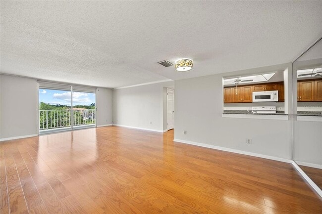 Building Photo - 2611 Bayshore Blvd