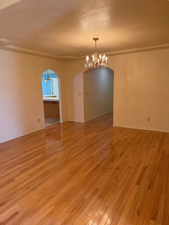 Building Photo - 38908 Millwood Dr