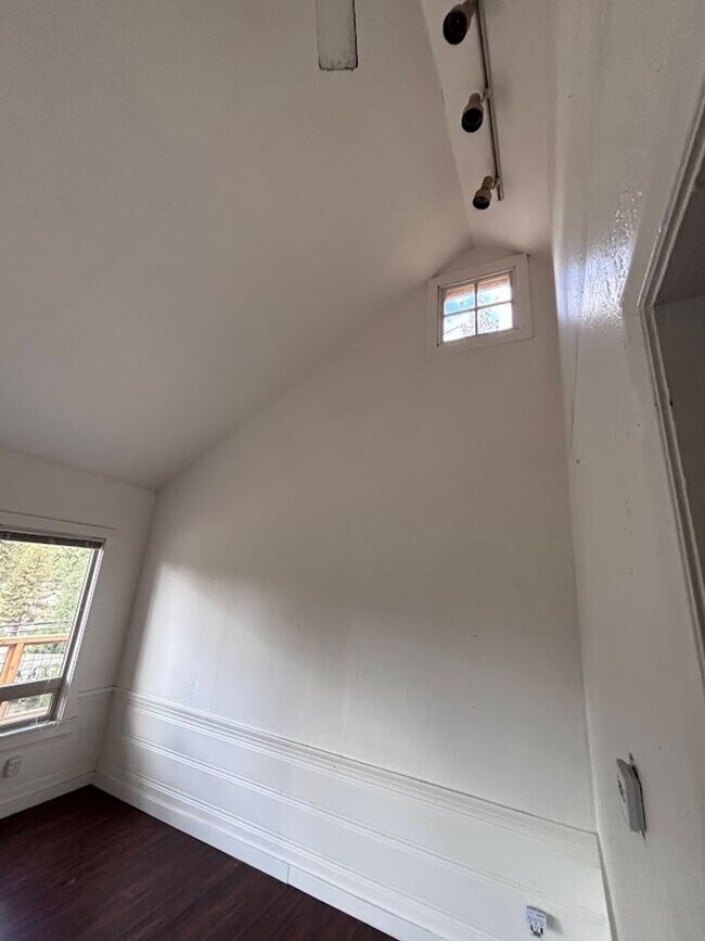 Building Photo - 405 - BEAVER DUPLEX