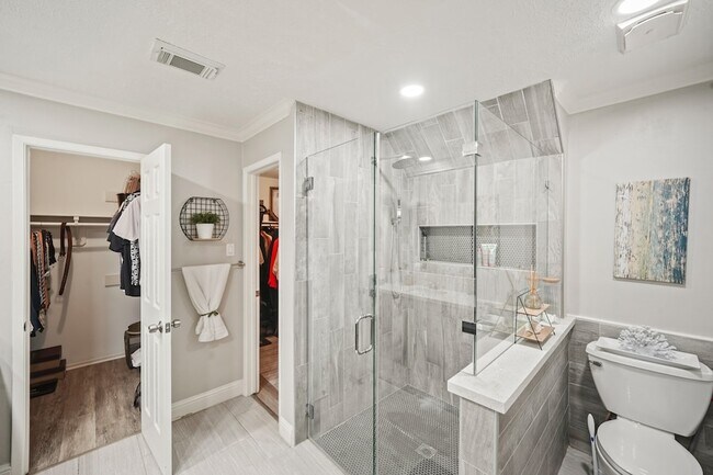 Building Photo - 15831 Ridge Park Dr