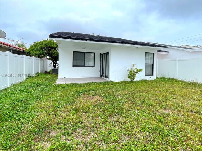 Building Photo - 1005 SW 88th Ct