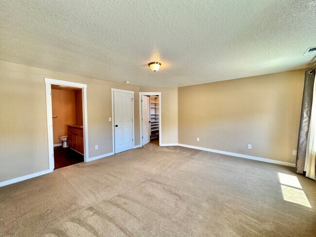 Building Photo - COMING SOON - EZ access to 205 within minu...