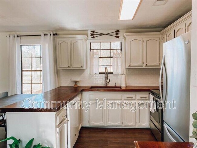 Building Photo - 11362 Cloverleaf Dr