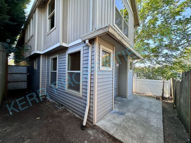 Building Photo - Spacious 3-Bed Oasis with 1.5 Baths in Portland – Your Next Home Awaits!