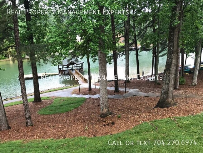 Building Photo - 20119 Henderson Rd