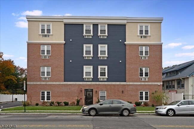 Building Photo - 224 Broad St