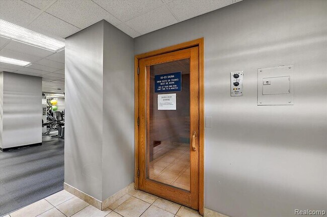 Building Photo - 15 E Kirby St