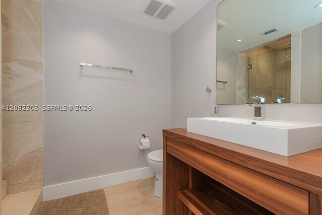 Building Photo - 2301 Collins Ave