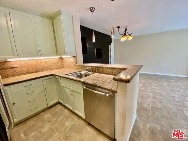 Building Photo - 6375 Green Valley Cir