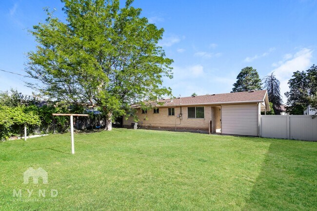 Building Photo - 180 Millerberg Dr
