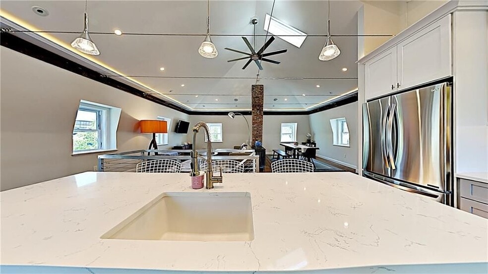 Building Photo - 21 School St