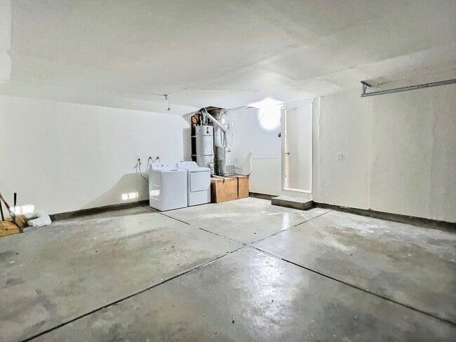Building Photo - 4 BD/2 BA Home with Spacious Backyard and ...