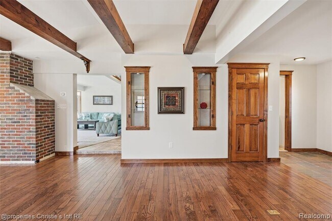 Building Photo - 2739 Lakeridge Ave