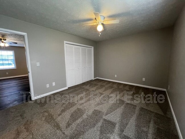 Building Photo - 1433 Ireland Dr