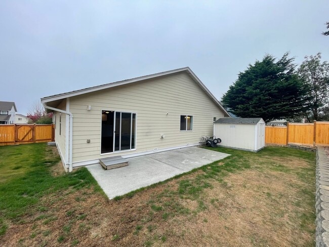 Building Photo - Charming, Modern One Story Home! Pet Frien...