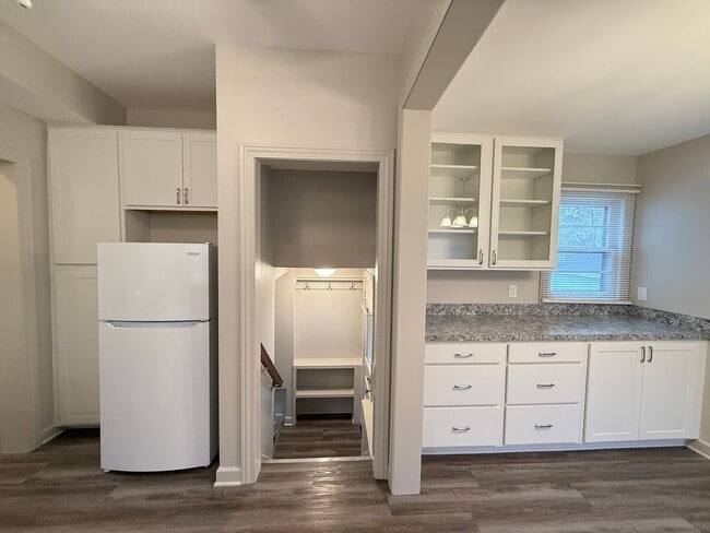 Building Photo - NEW REMODELED- 2 bedroom duplex