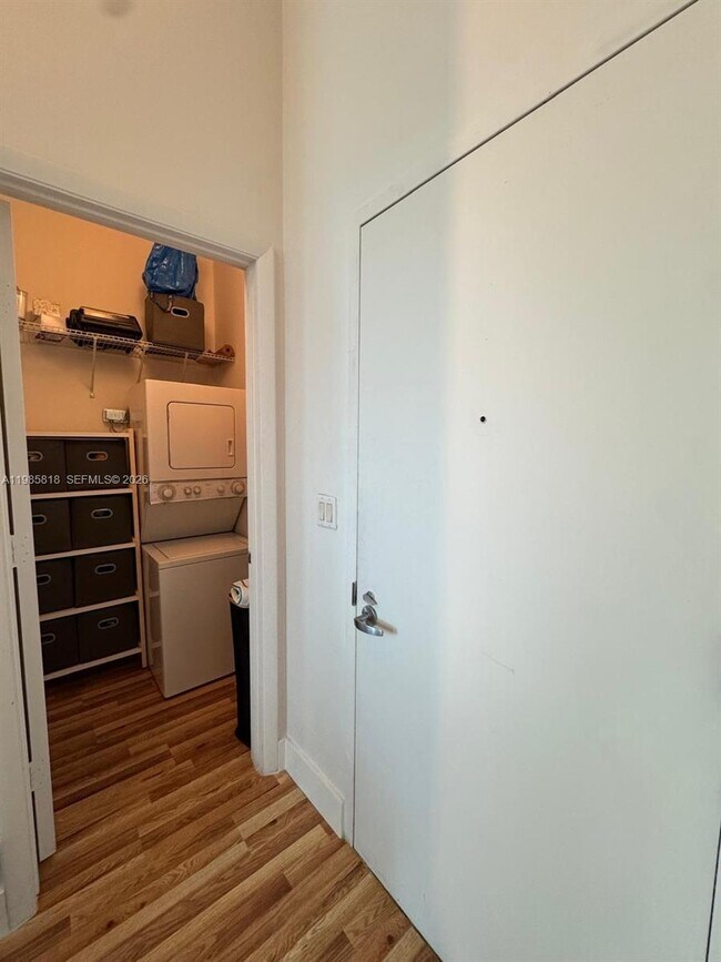 Building Photo - 1900 N Bayshore Dr