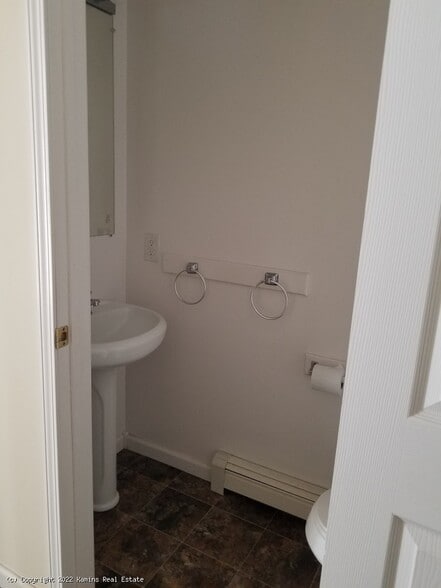 Half bath - 237 Green Ave