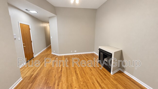Building Photo - 4712 S St Lawrence Ave