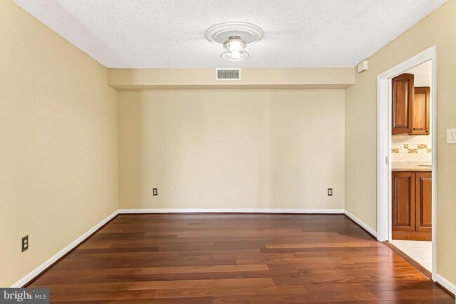 Building Photo - 1101 S Arlington Ridge Rd