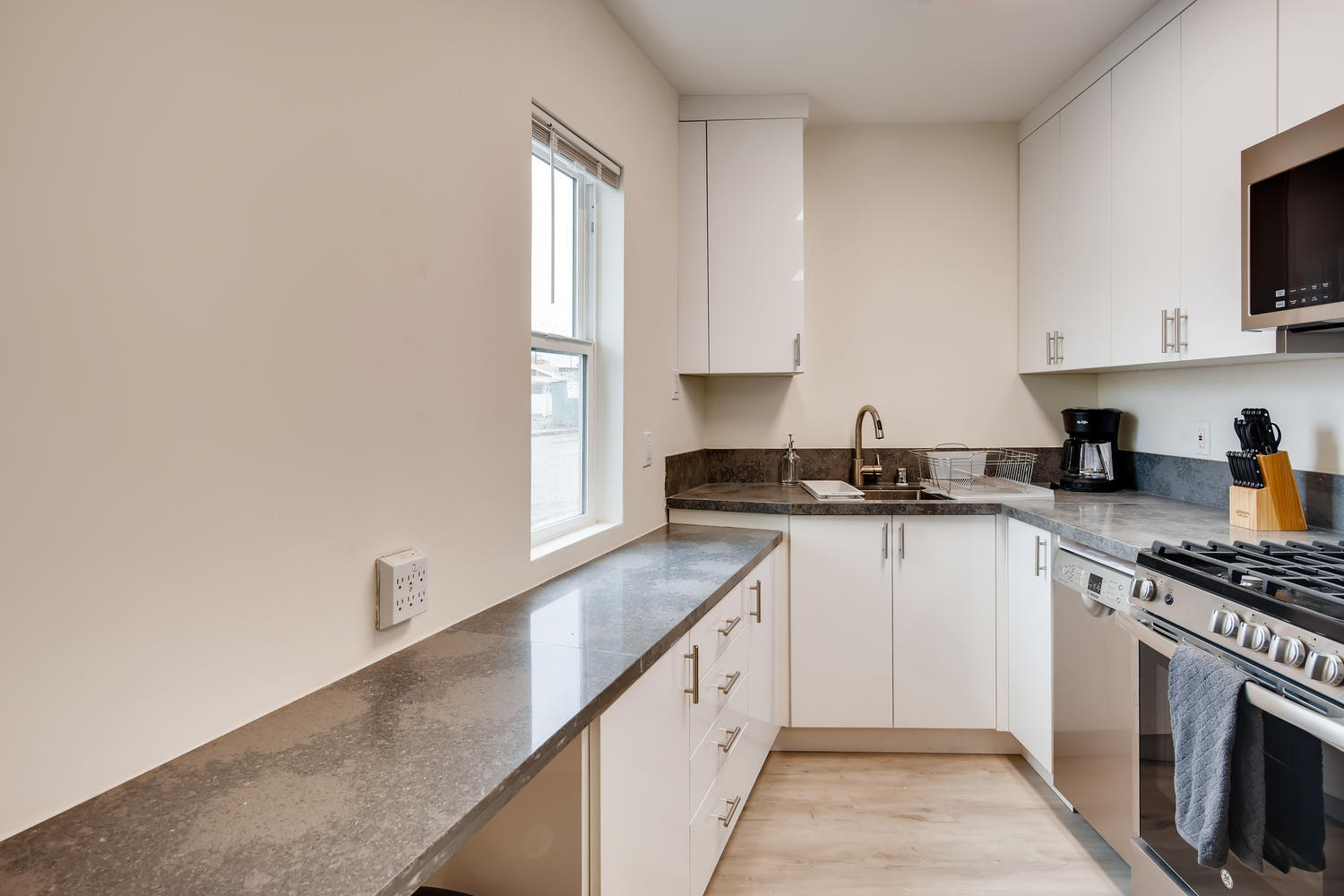 Building Photo - 3944 Mission Blvd