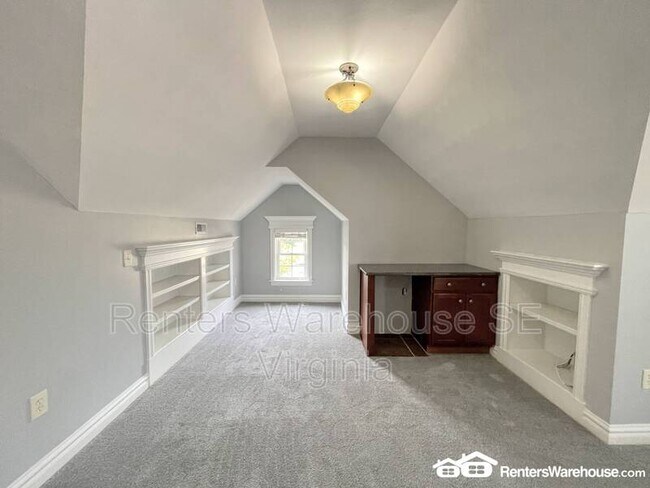 Building Photo - 2940 Hollister Ave
