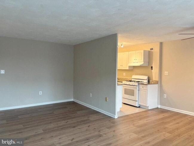 Building Photo - 1200 S Arlington Ridge Rd