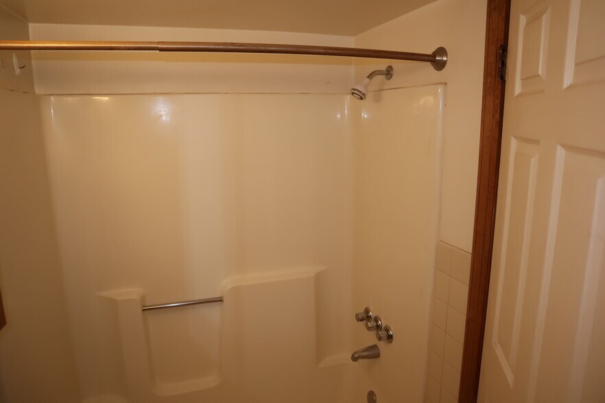 Building Photo - 442 3rd St