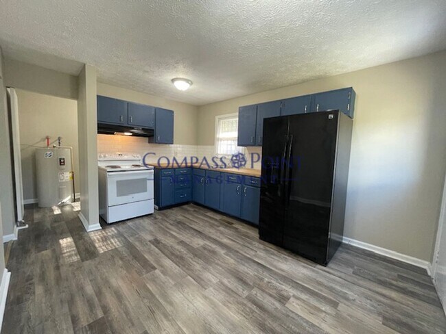Building Photo - Newly Renovated Just For You!