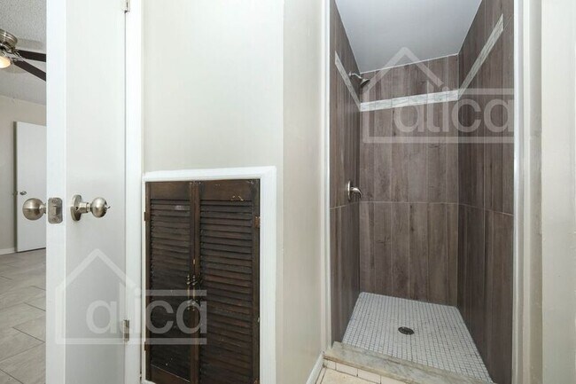 Building Photo - 4006 Luan Dr