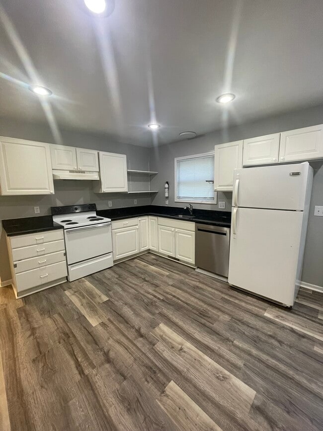 Building Photo - 210-232 Brookridge Ct