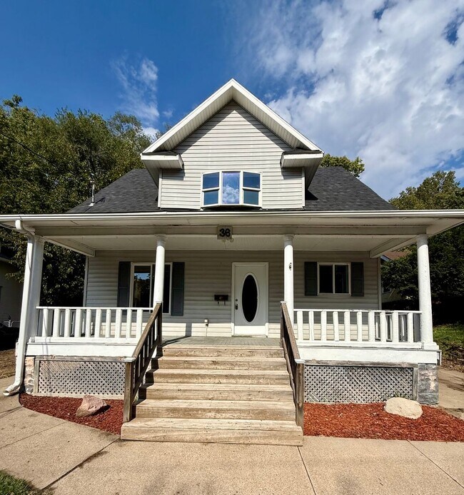 Building Photo - Great East End - 3 Bedroom Home