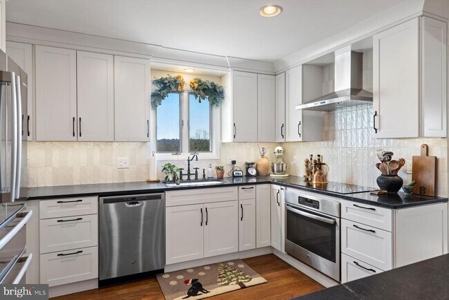 Building Photo - 64 Parchment Dr