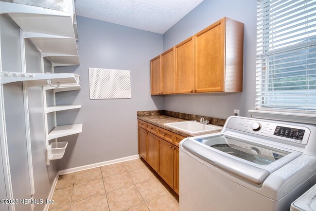 Building Photo - 1440 S Burgandy Trail
