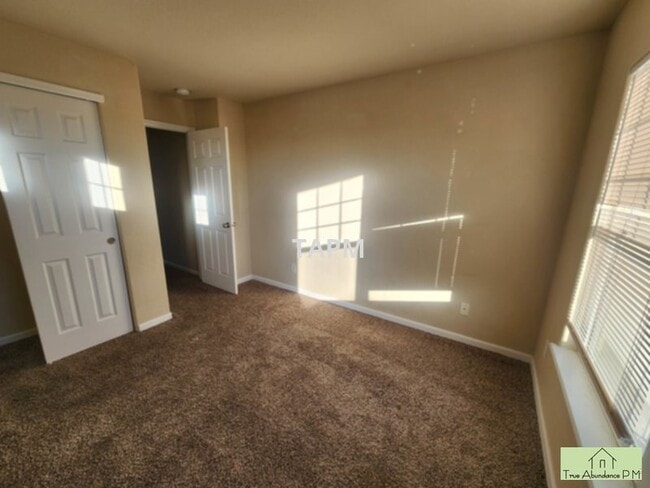 Building Photo - Very Nice 2 Bedroom Condo