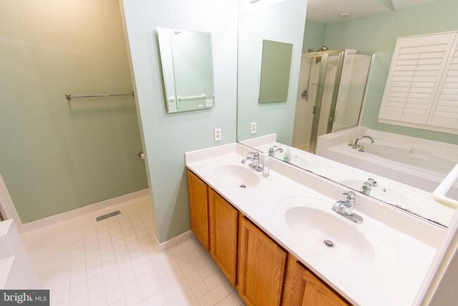 Building Photo - 11970 Thurloe Dr