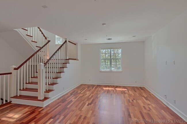 Building Photo - 343 Flamingo Dr