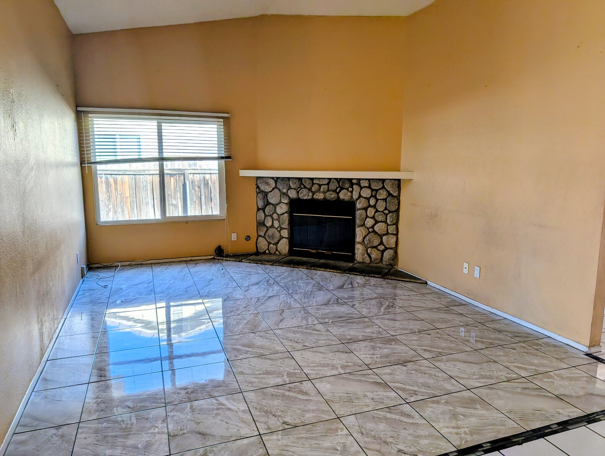 Building Photo - 2524 Plaza Serena Dr