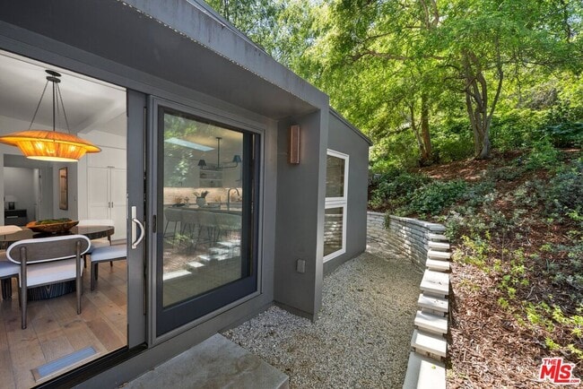 Building Photo - 8811 Wonderland Ave