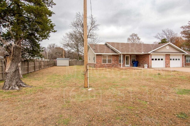 Building Photo - 2 bedroom, 2 bath duplex in Oklahoma