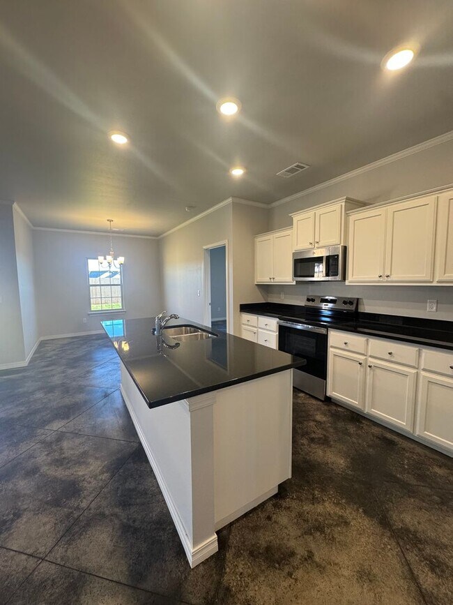 Building Photo - Located in Glendale!!!4bedrooms 2bathrooms...