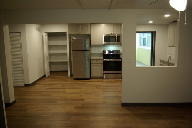 Primary Photo - 520 W Buena Ventura St