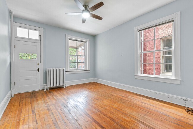 Building Photo - Spacious 6BR/2.5BA in CV AVAILABLE June 2026